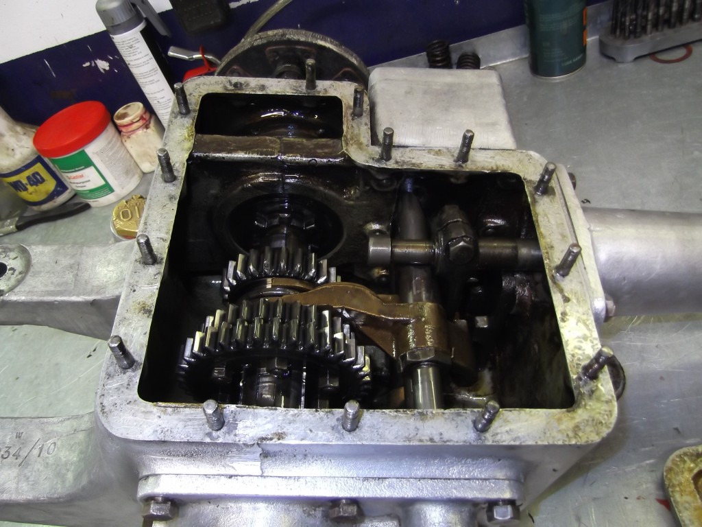 Gearbox out to sort out some leaks